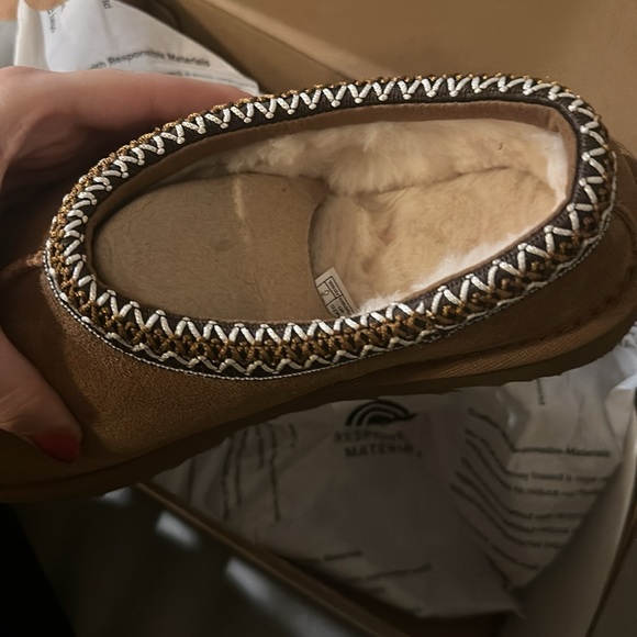 UGG Tasman chestnut (NEW) - Picture 6 of 9